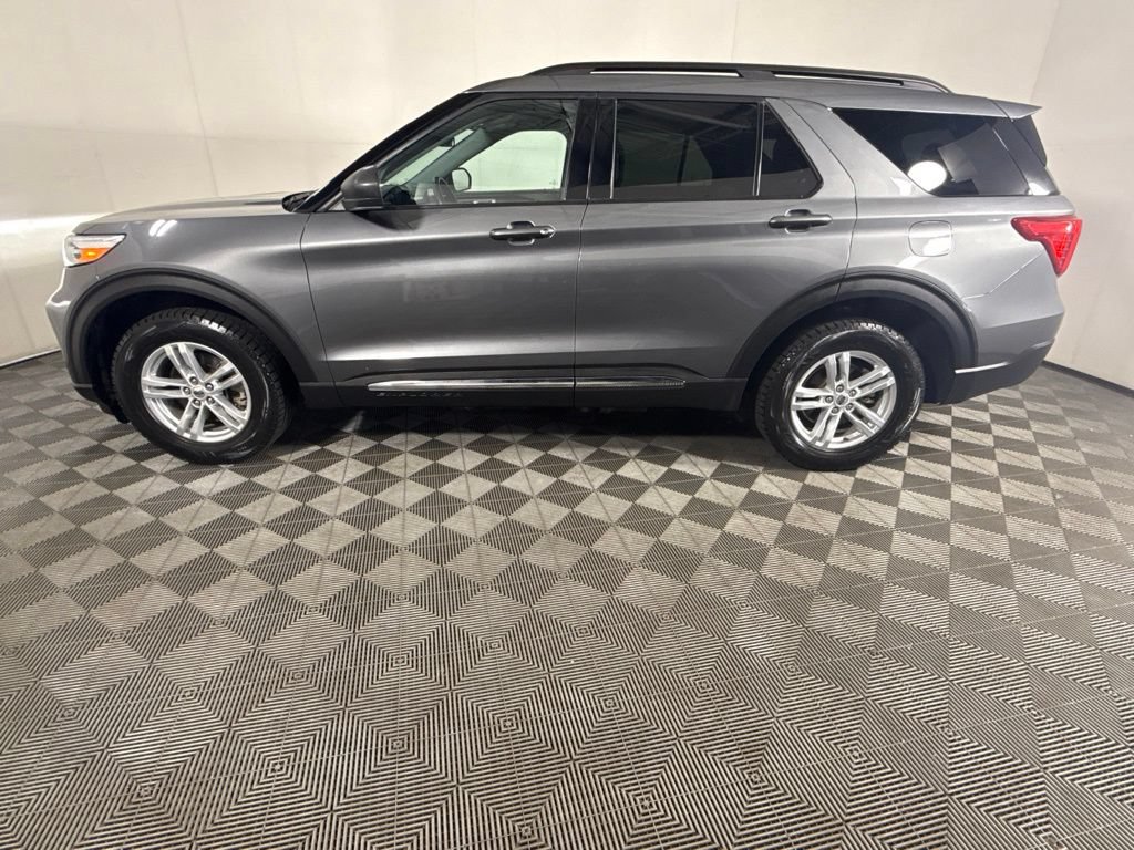 Used 2024 Ford Explorer XLT AWD/4WD image 6