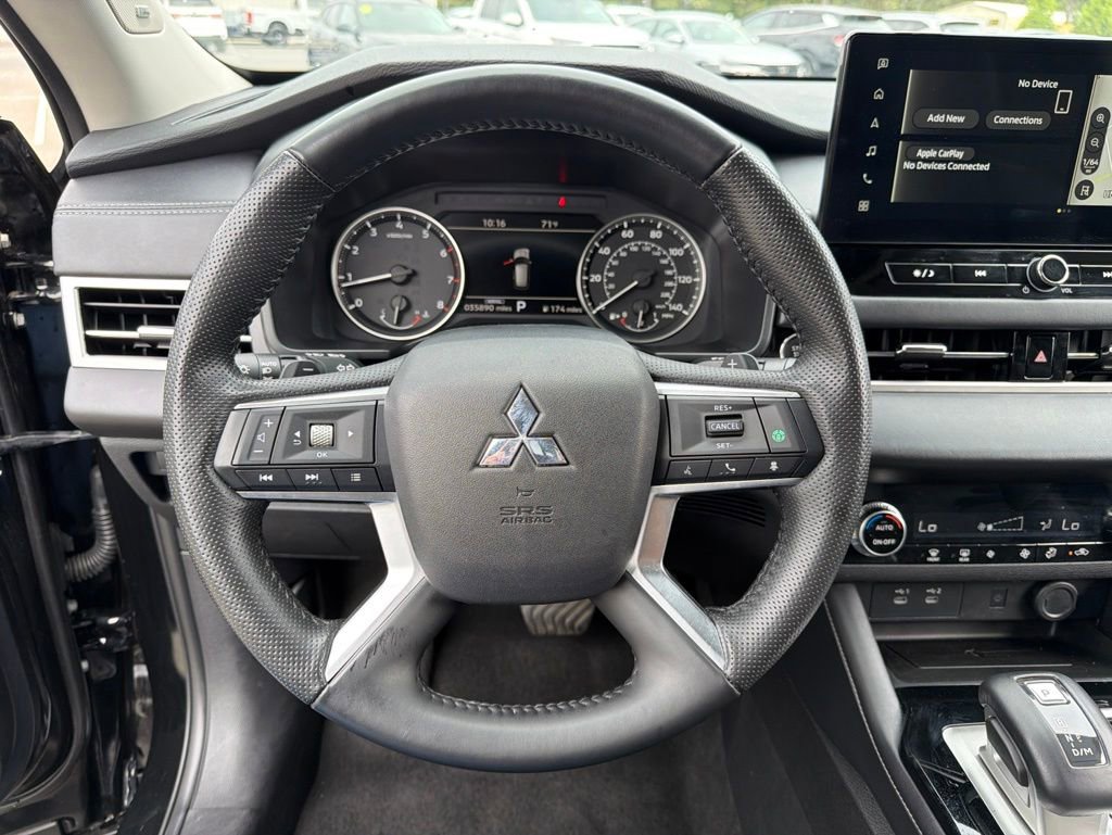 Used 2025 Mitsubishi Outlander SE FWD image 14