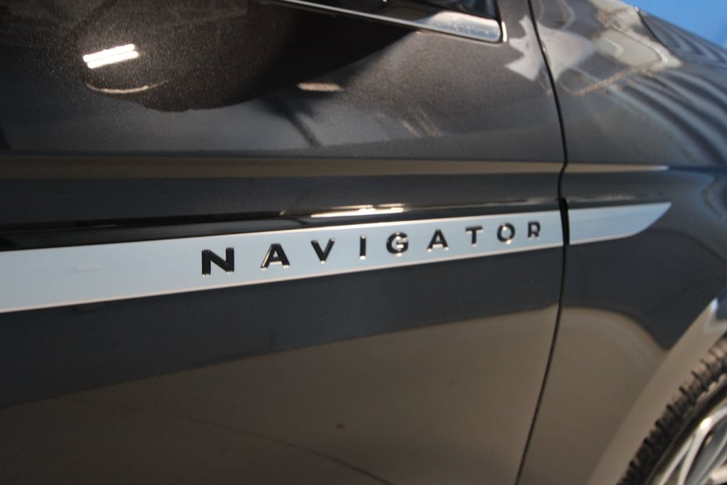 Used 2025 Lincoln Navigator L Reserve AWD/4WD image 40