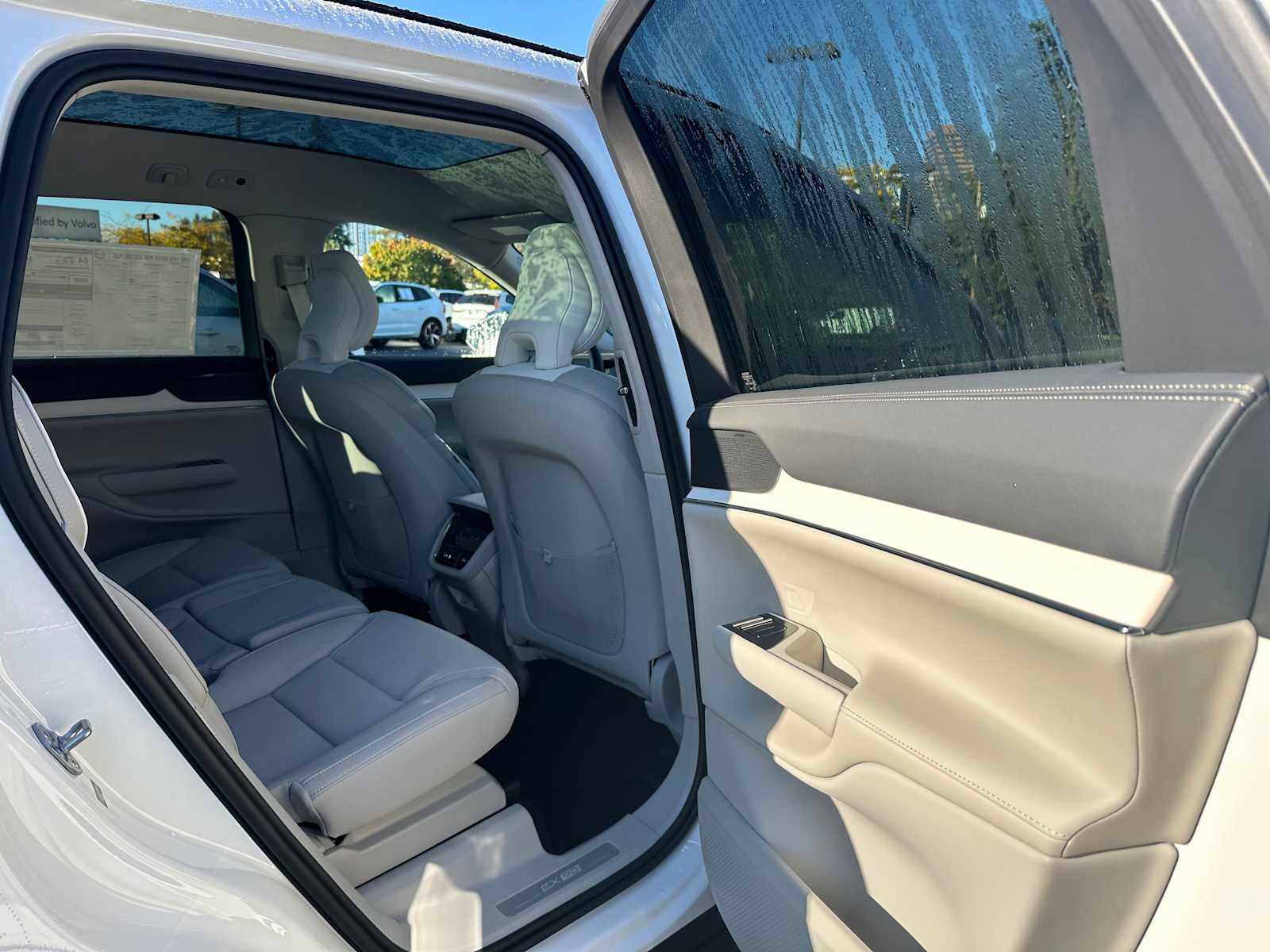 New 2025 Volvo EX90 Plus w/ Protection Package Premier image 13