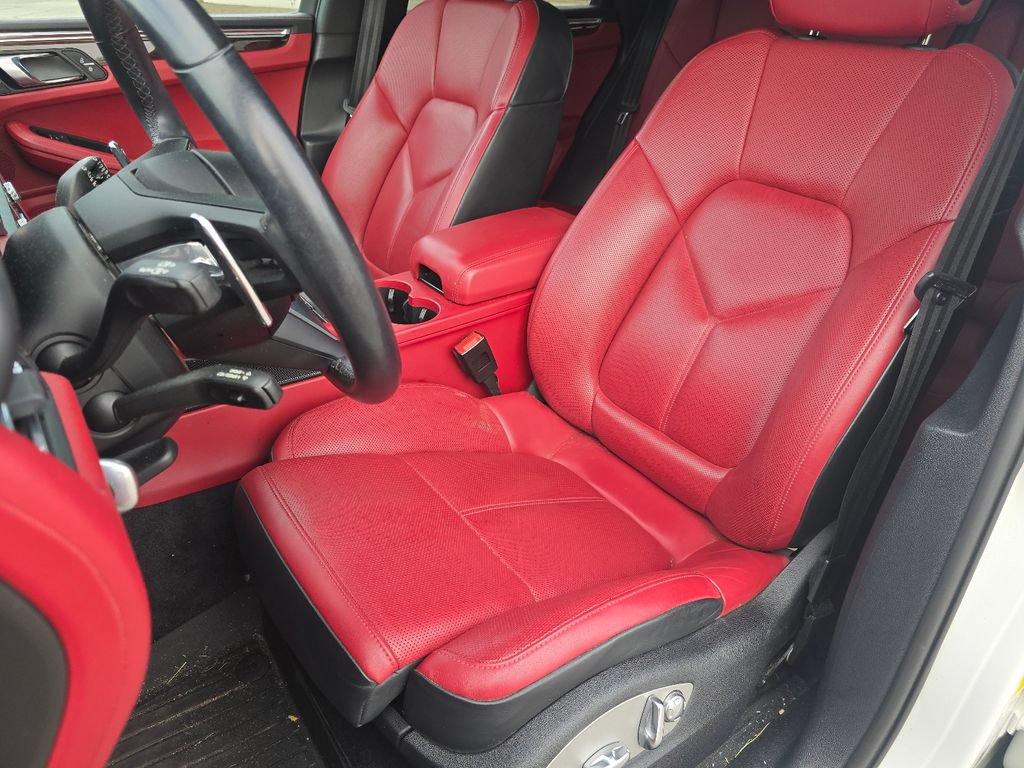 Used 2023 Porsche Macan Turbo AWD/4WD image 17