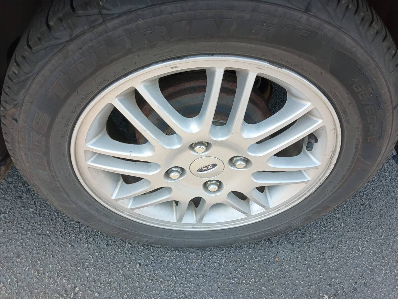 Used 2010 Ford Focus SE FWD image 8