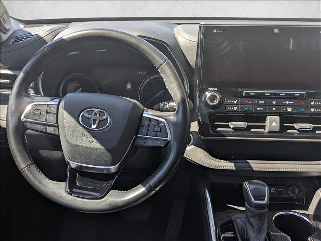 Used 2021 Toyota Highlander Limited image 17