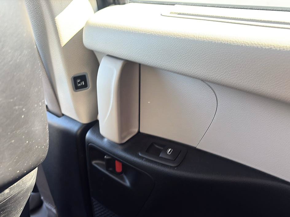 Used 2024 Chrysler Pacifica Touring-L FWD image 23