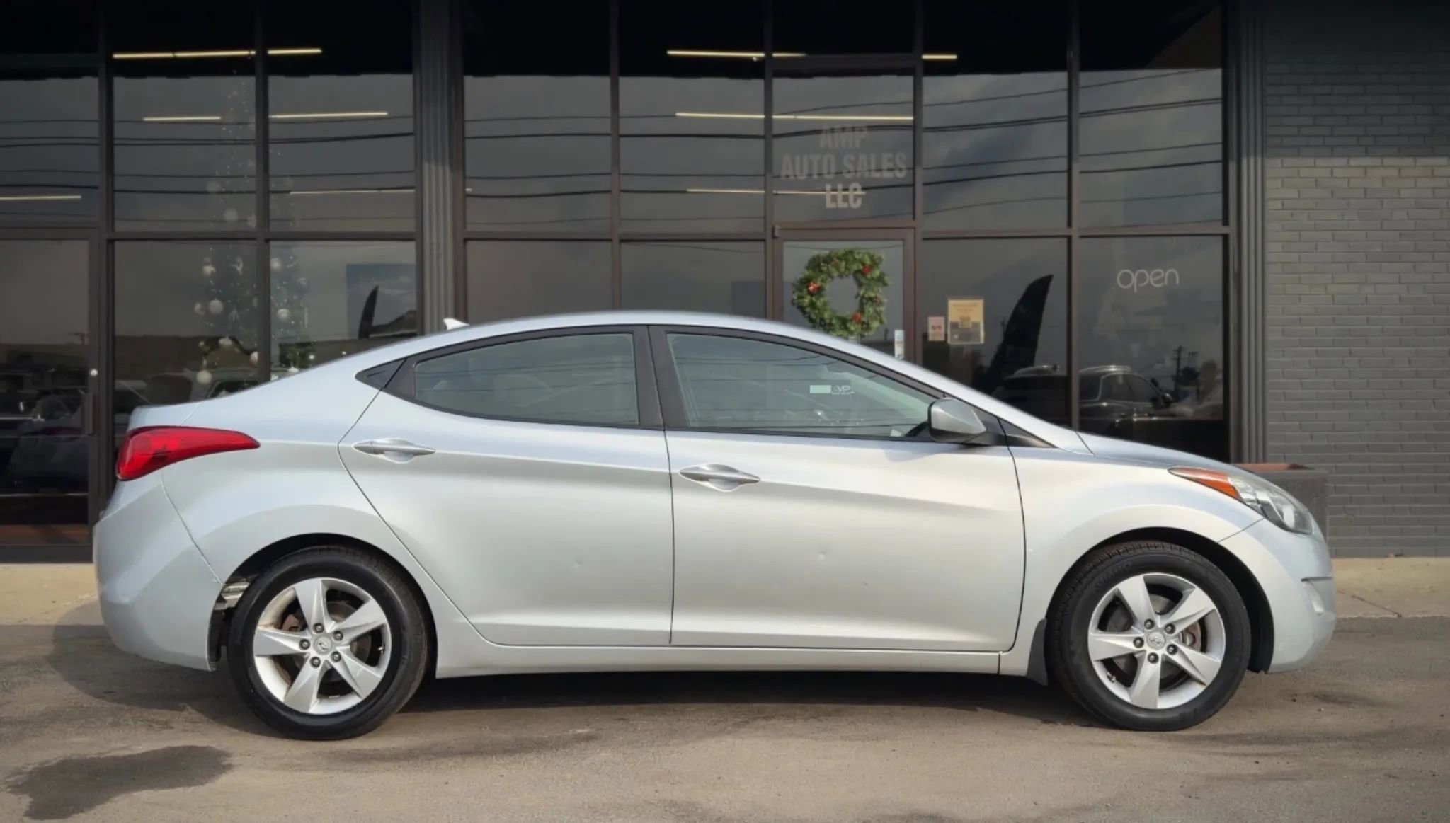 Used 2013 Hyundai Elantra GLS w/ Preferred Pkg image 2