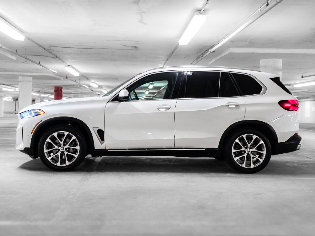 Used 2024 BMW X5 xDrive40i w/ Premium Package AWD/4WD image 15