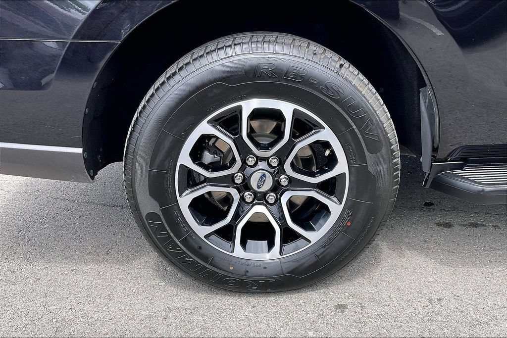 Used 2024 Ford Expedition XLT RWD image 12