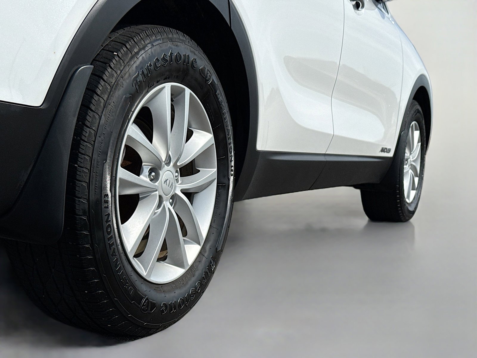 Used 2018 Kia Sorento LX image 16