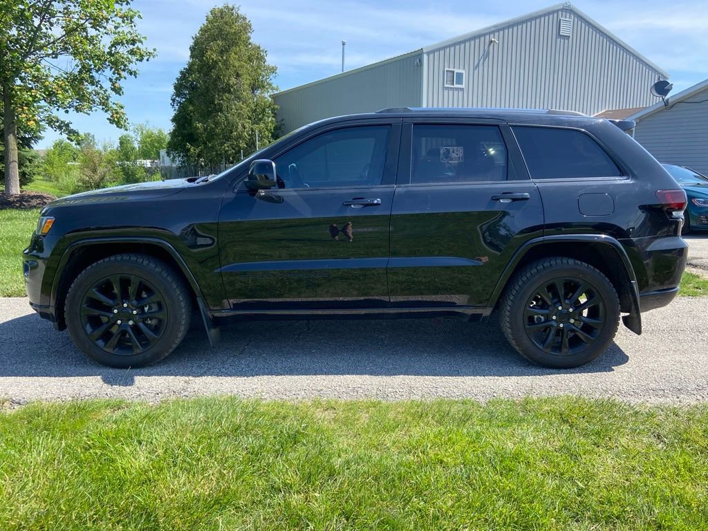 Used 2021 Jeep Grand Cherokee Altitude AWD/4WD image 2