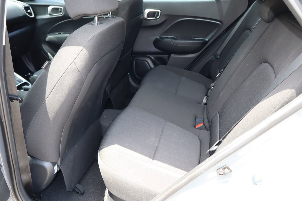 Used 2023 Hyundai Venue SE w/ Cargo Package FWD image 5