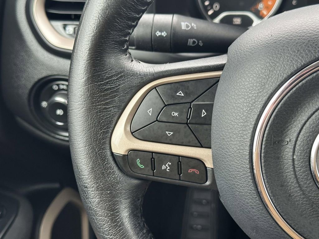 Used 2015 Jeep Renegade Latitude w/ Cold Weather Group II image 23