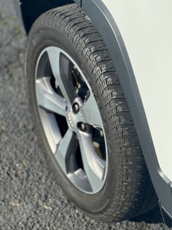 Used 2019 Jeep Cherokee Limited w/ Luxury Group image 18