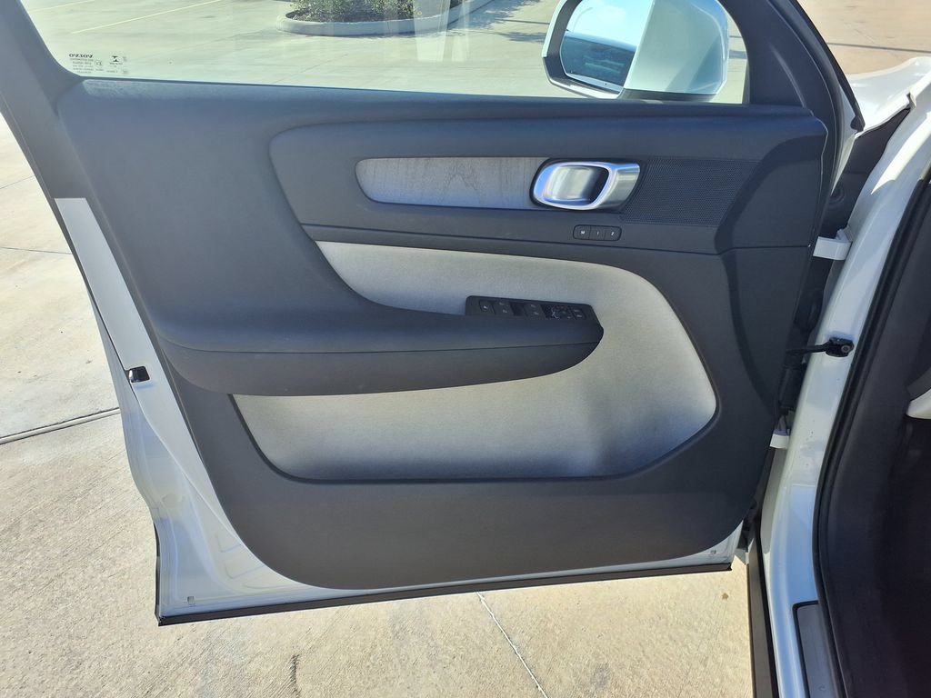 Certified 2023 Volvo XC40 B4 Plus w/ Climate Package FWD image 13