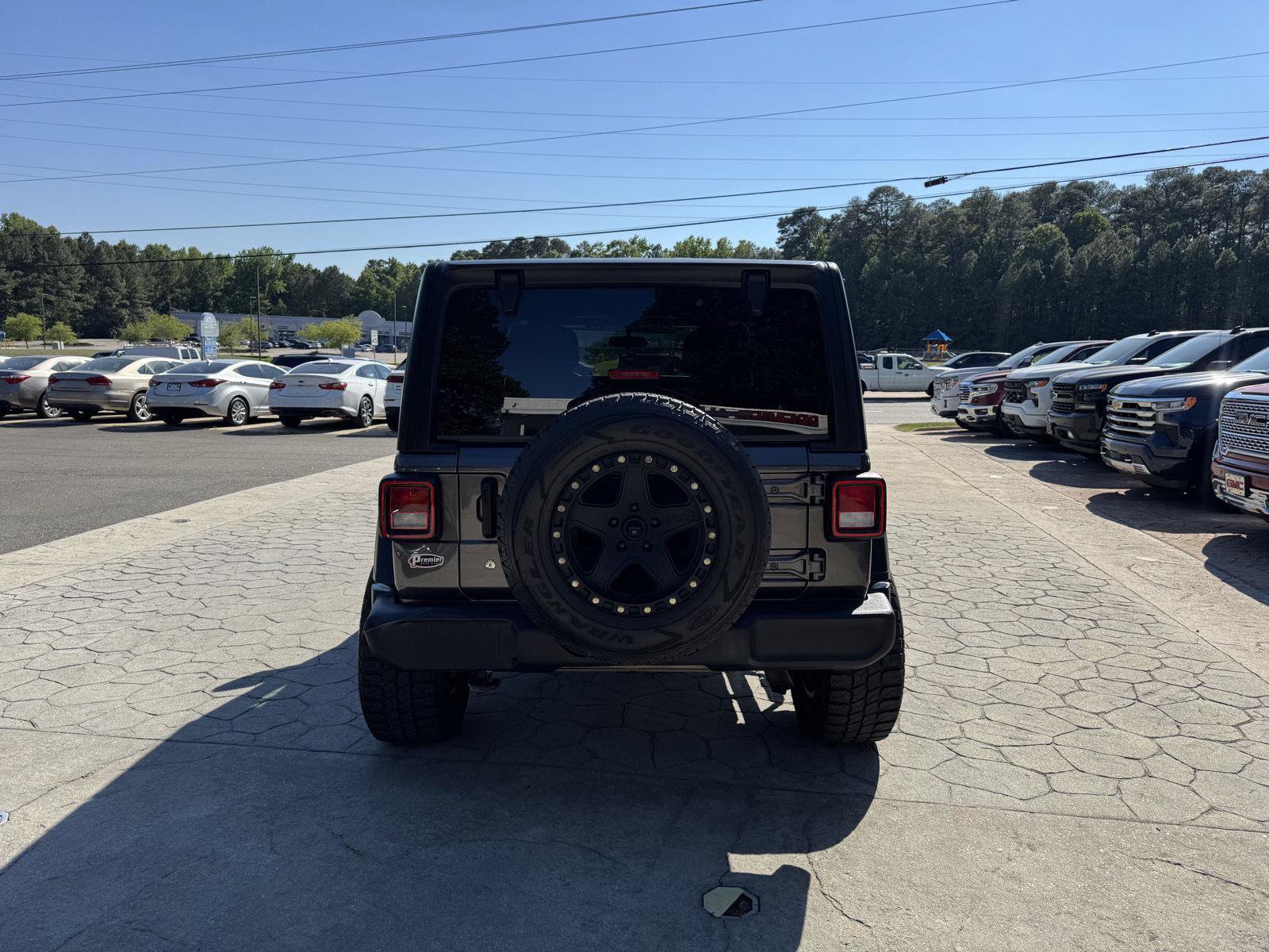 Used 2018 Jeep Wrangler Unlimited Sport AWD/4WD image 9