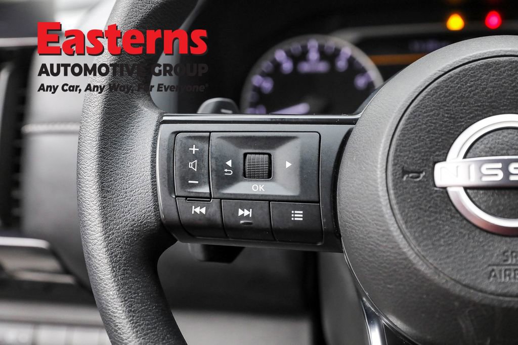 Used 2024 Nissan Pathfinder S image 15