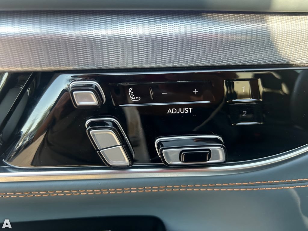 Certified 2022 Jeep Grand Wagoneer Series III w/ Flexible Seating Group AWD/4WD image 22