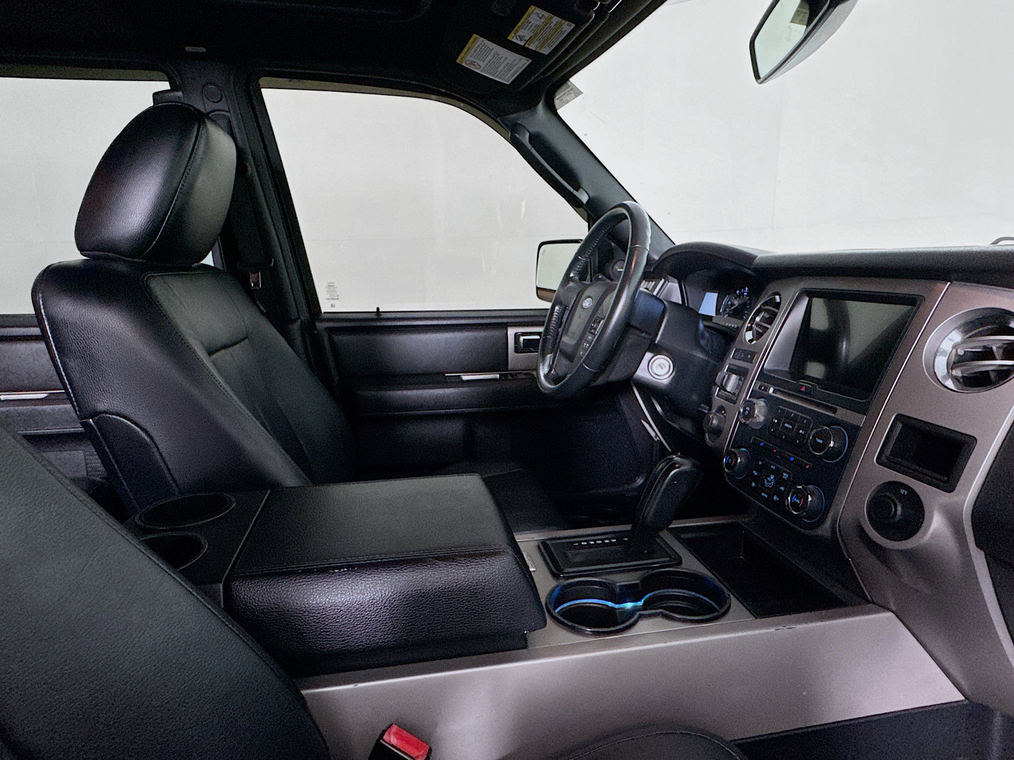 Used 2017 Ford Expedition XLT w/ Equipment Group 202A AWD/4WD image 39