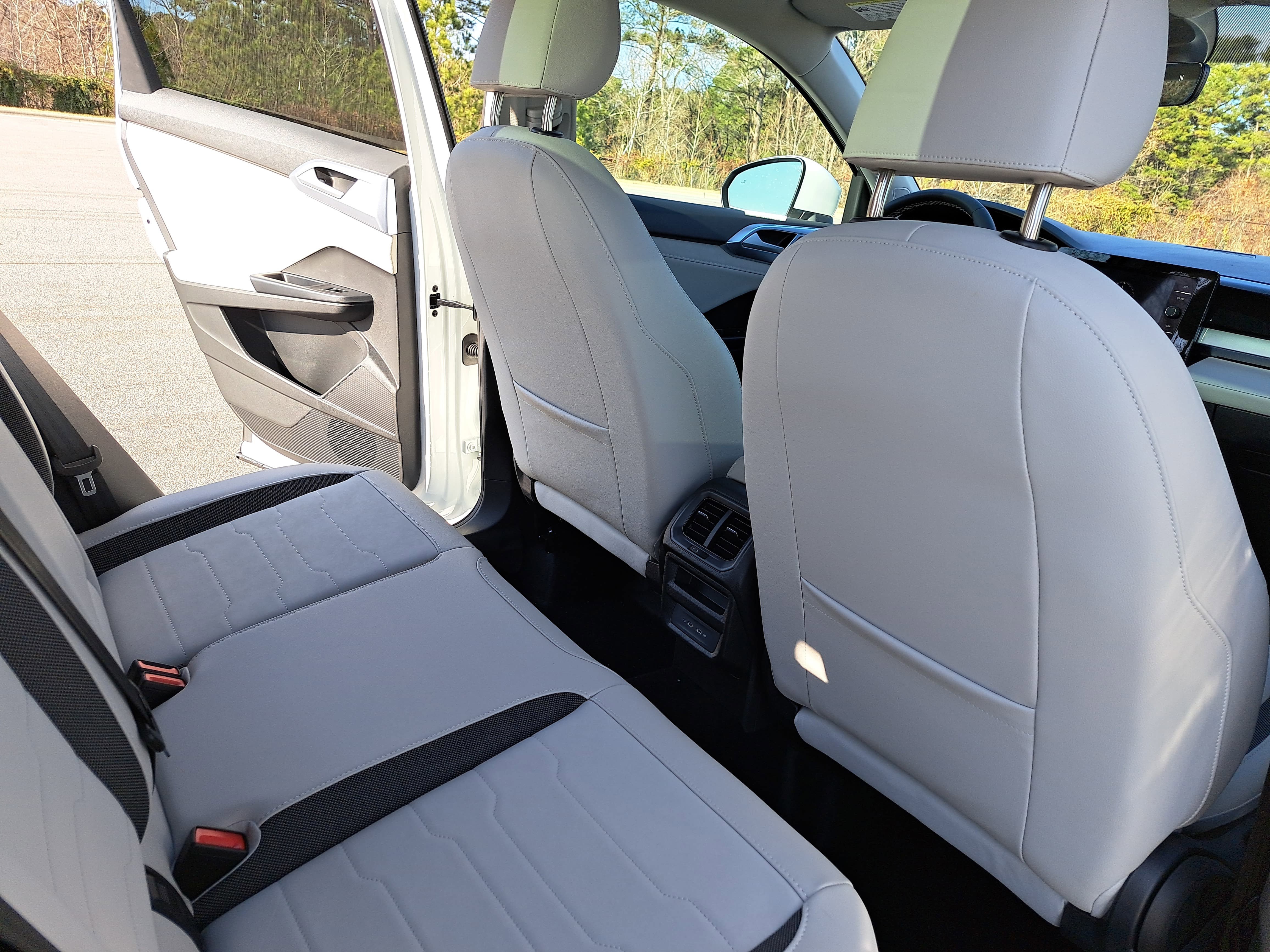 New 2026 Volkswagen Taos SE image 11