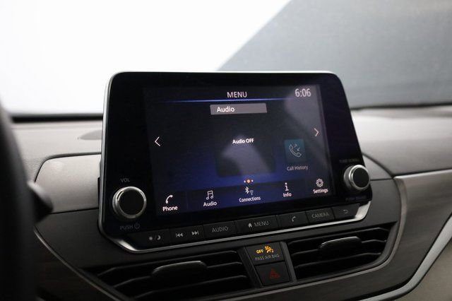 Used 2024 Nissan Altima 2.5 SV image 16