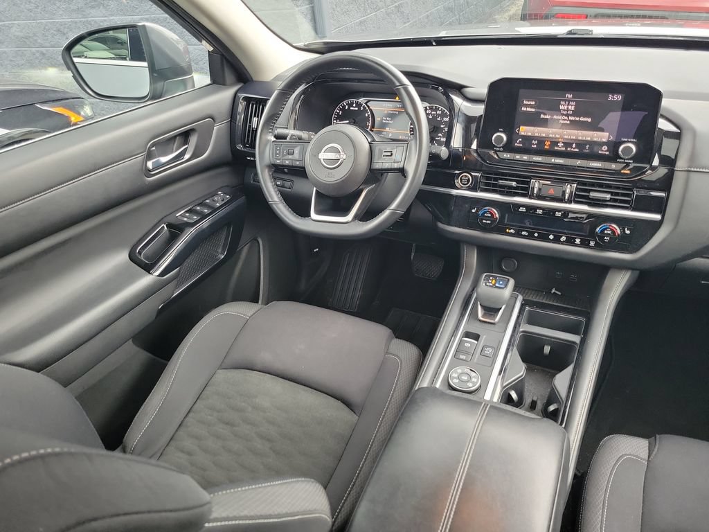 Used 2022 Nissan Pathfinder SV w/ SV Premium Package AWD/4WD image 16