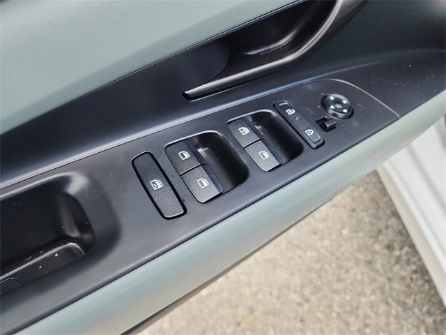 New 2025 Hyundai Elantra Limited image 16