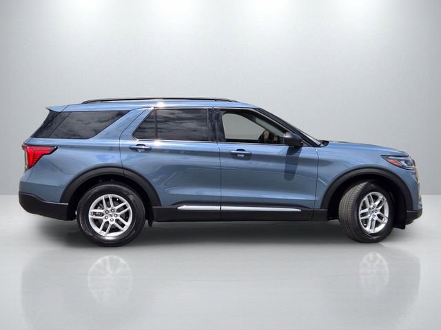 Used 2025 Ford Explorer Active w/ Active Comfort Package RWD image 3