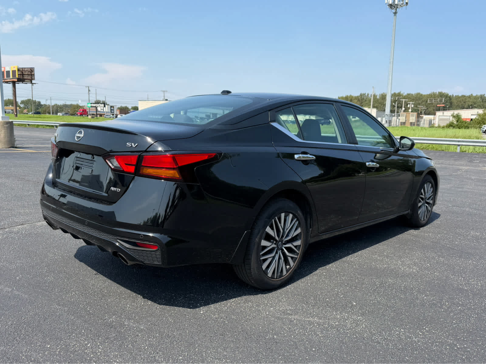 Used 2024 Nissan Altima 2.5 SV w/ SV Premium Package AWD/4WD image 8