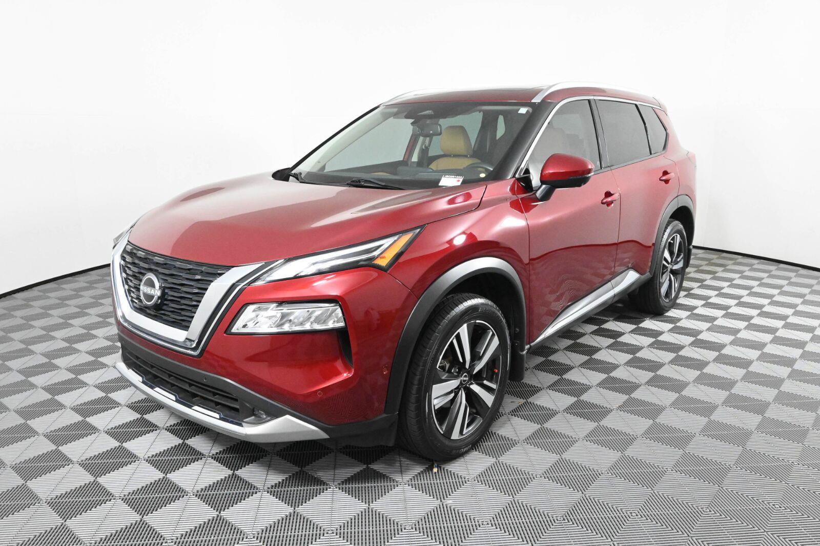 Used 2022 Nissan Rogue Platinum w/ Head-Up Display Package FWD image 2