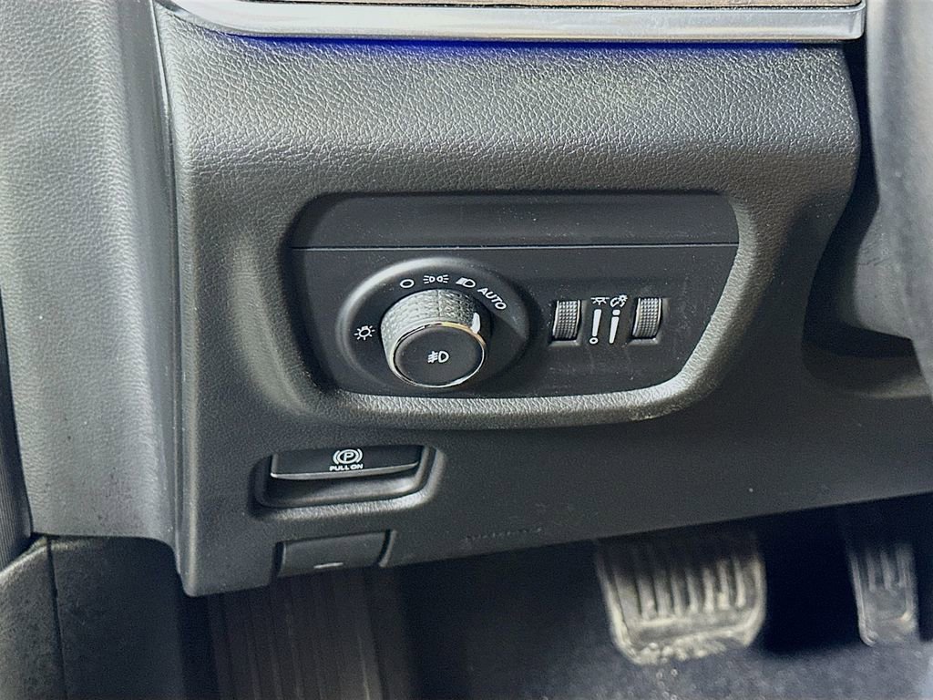 Used 2022 Jeep Grand Cherokee Summit w/ Luxury Tech Group V image 22