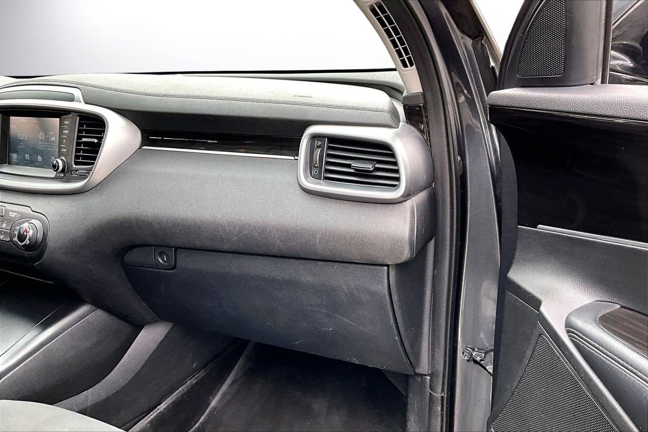 Used 2020 Kia Sorento LX image 19