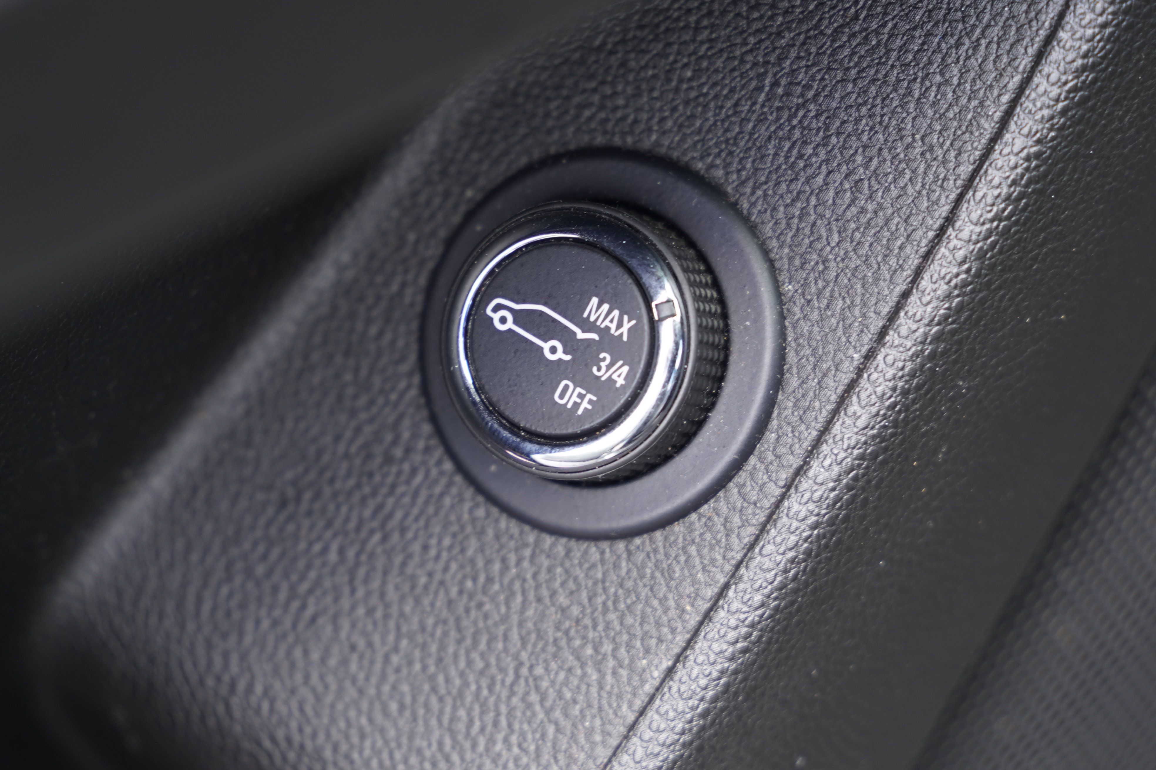 Used 2023 Chevrolet Traverse LT FWD image 18