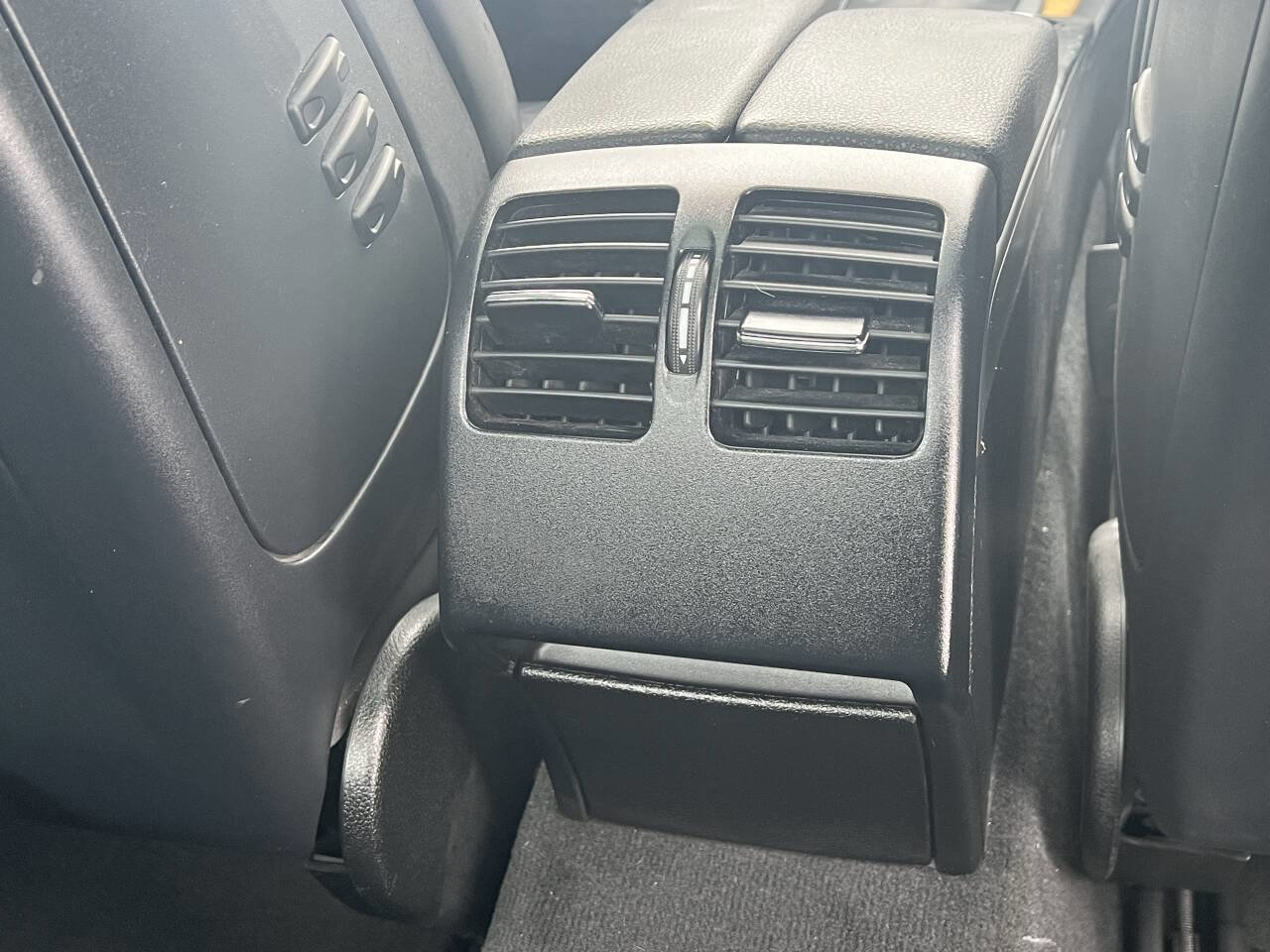 Used 2010 Mercedes-Benz C 63 AMG Sedan image 40