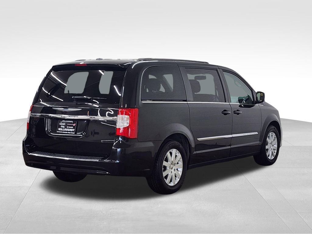 Used 2014 Chrysler Town & Country Touring image 8
