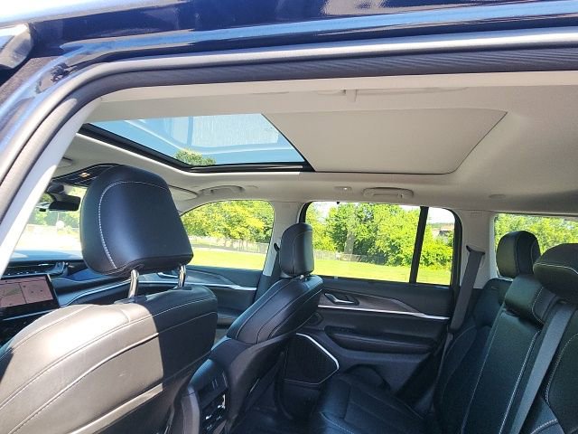 Used 2022 Jeep Grand Cherokee Limited 4xe w/ Luxury Tech Group II AWD/4WD image 11