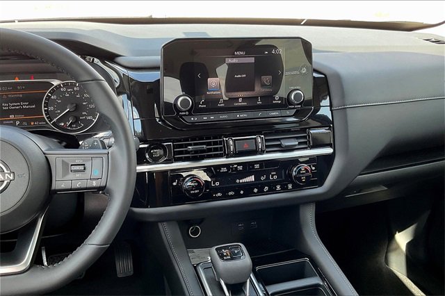 New 2025 Nissan Pathfinder SV image 4