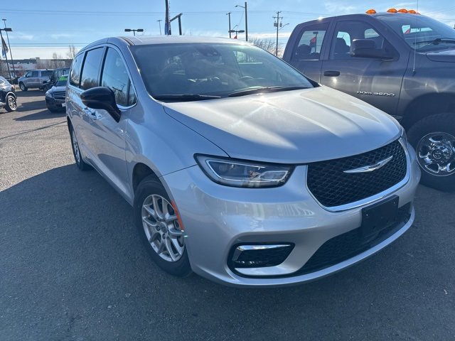 Used 2024 Chrysler Pacifica Touring-L image 1