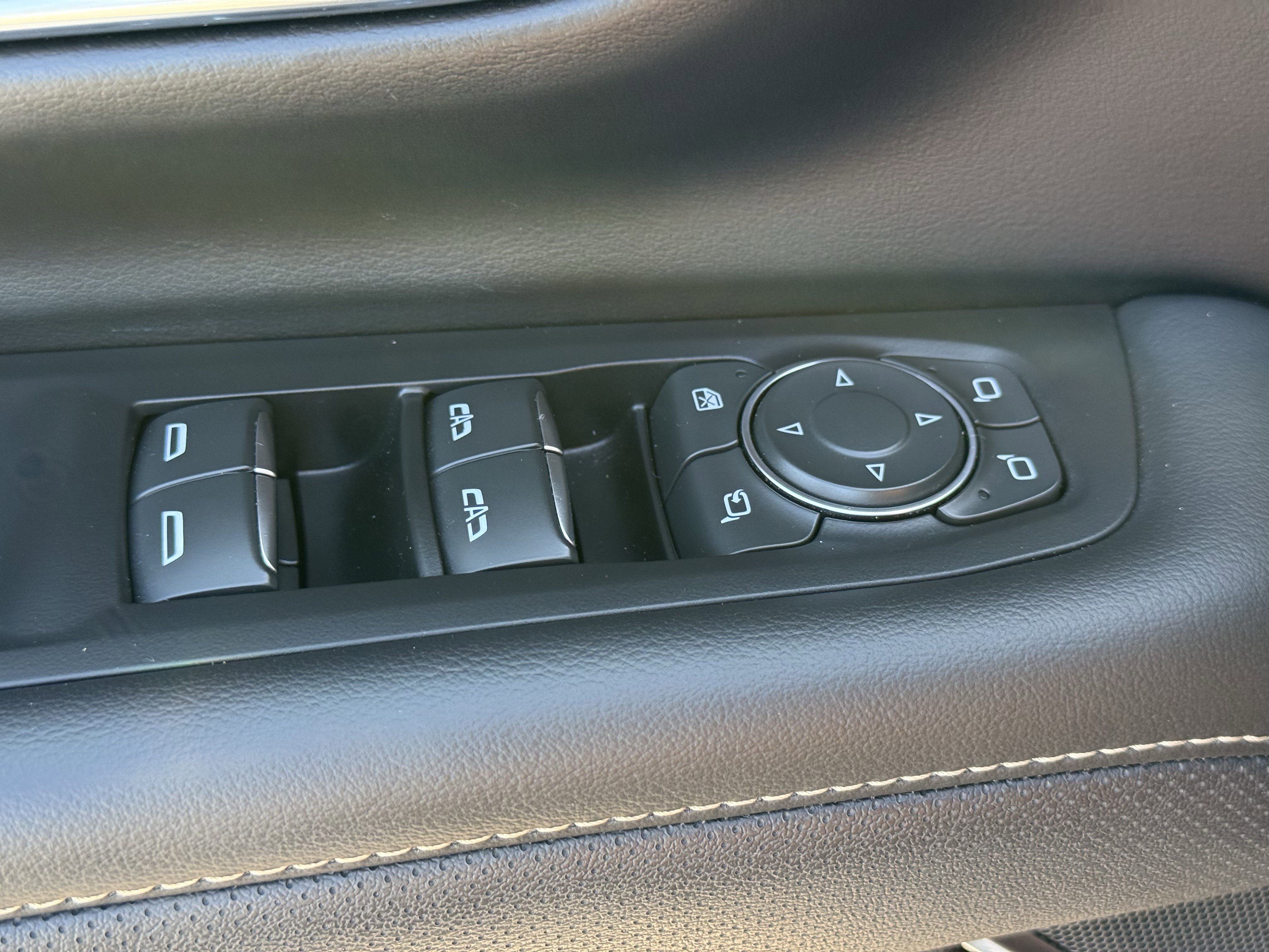 Used 2023 Chevrolet Suburban Premier image 26