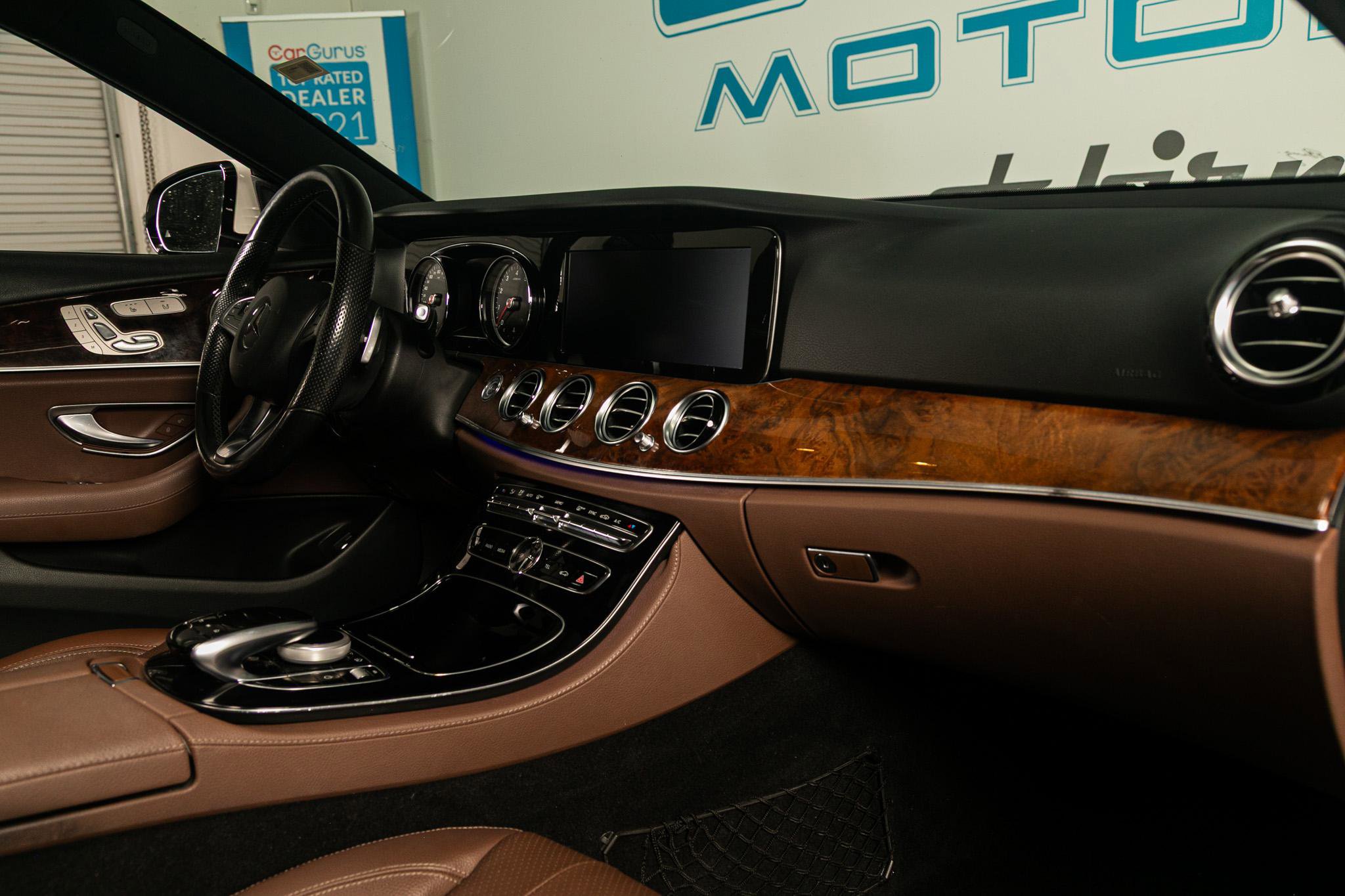 Used 2017 Mercedes-Benz E 300 4MATIC image 31