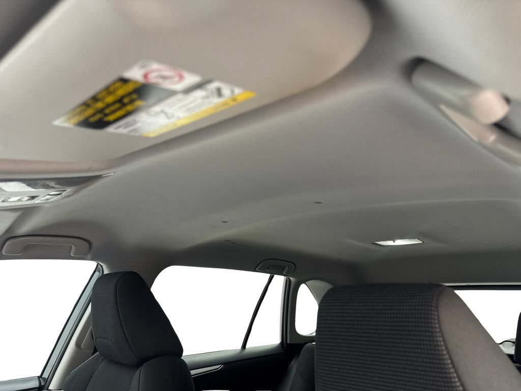 Used 2021 Toyota RAV4 LE FWD image 71