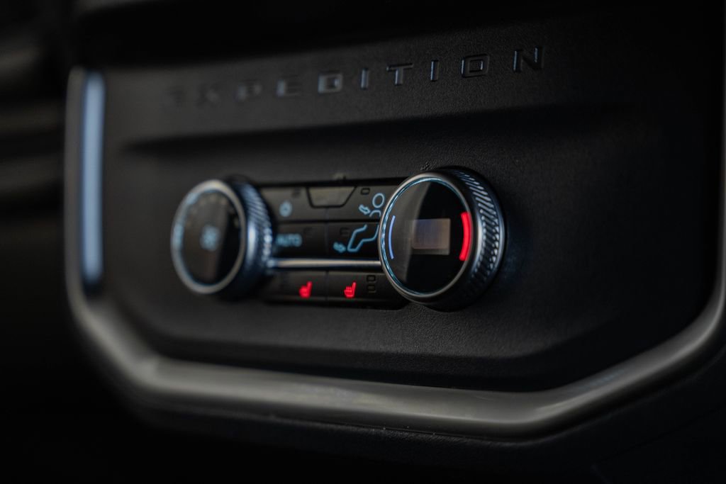 Used 2025 Ford Expedition Platinum w/ Stealth Appearance Package AWD/4WD image 36