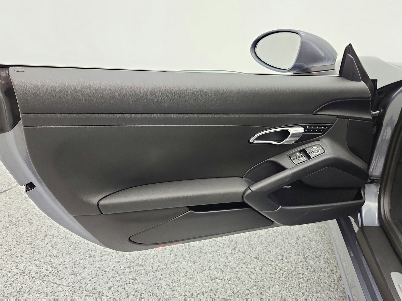 Used 2025 Porsche 718 Boxster w/ Premium Package image 18