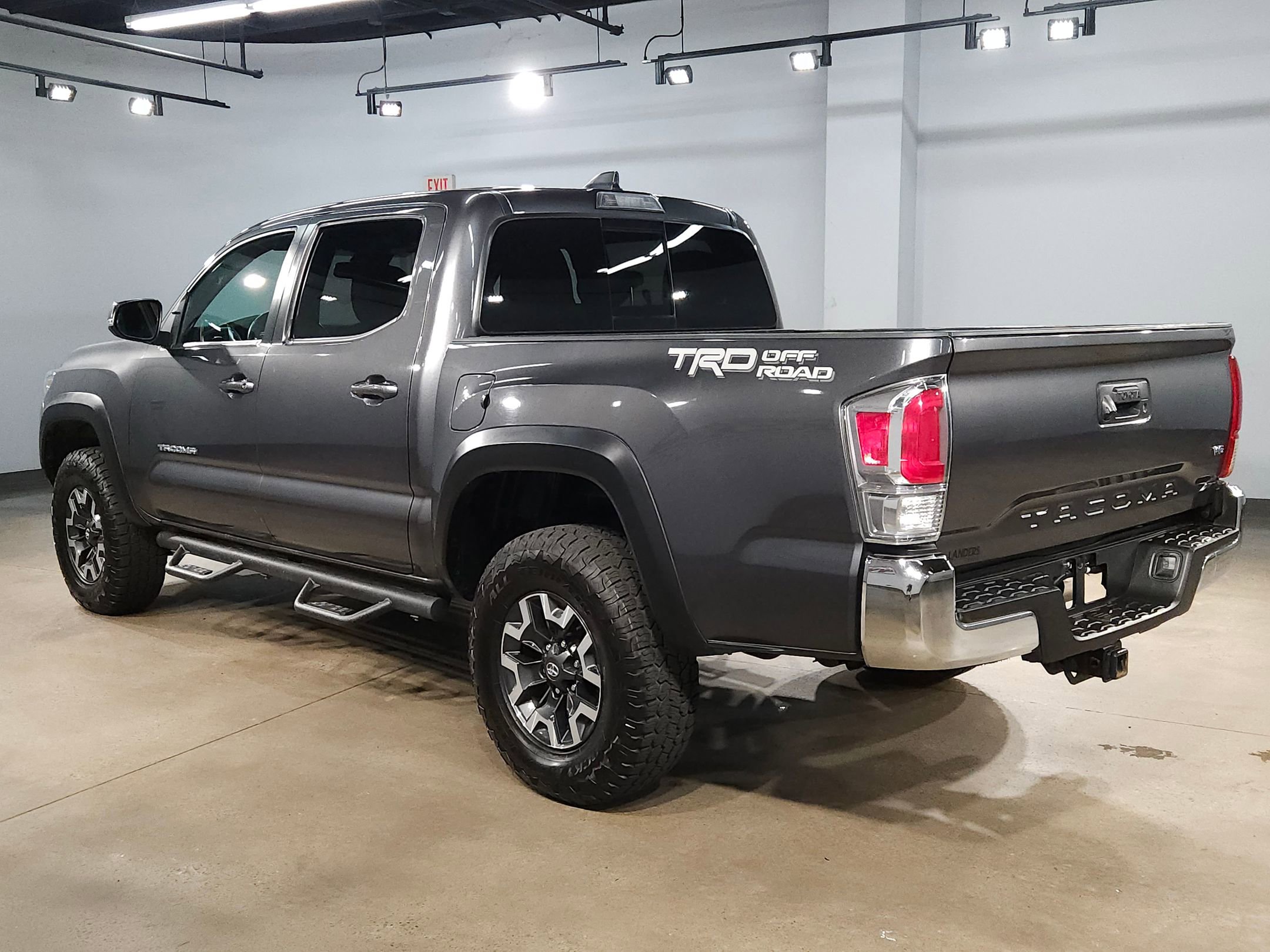 Used 2022 Toyota Tacoma TRD Off-Road RWD image 5