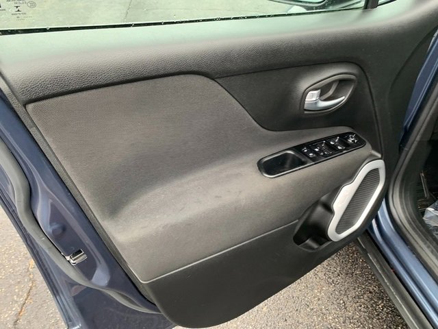 Used 2020 Jeep Renegade Latitude w/ Cold Weather Group image 19