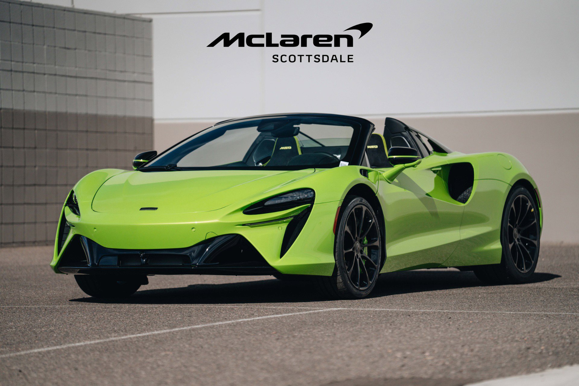 Used 2025 McLaren Artura Spider image 3