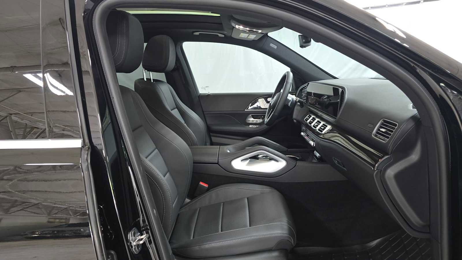 Used 2026 Mercedes-Benz GLS 450 4MATIC image 11