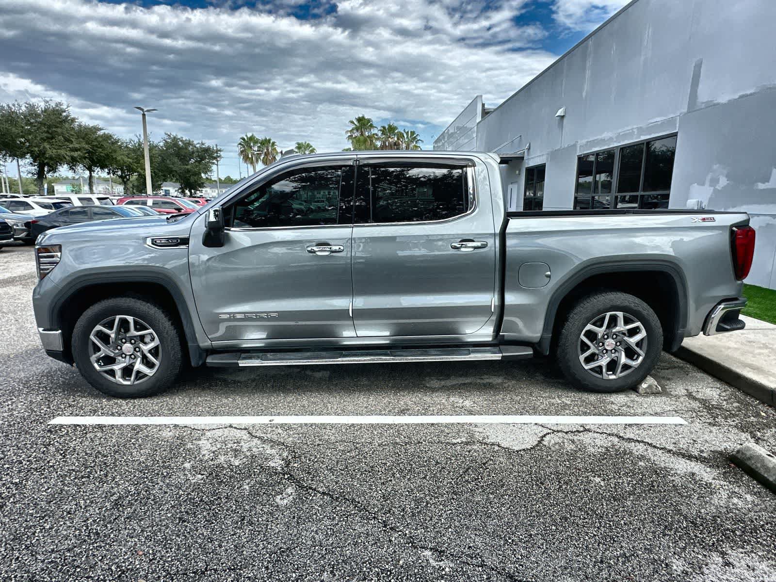 Used 2023 GMC Sierra 1500 SLT w/ SLT Premium Plus Package AWD/4WD image 5