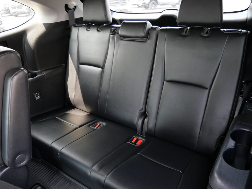 Used 2022 Toyota Highlander XLE AWD/4WD image 18