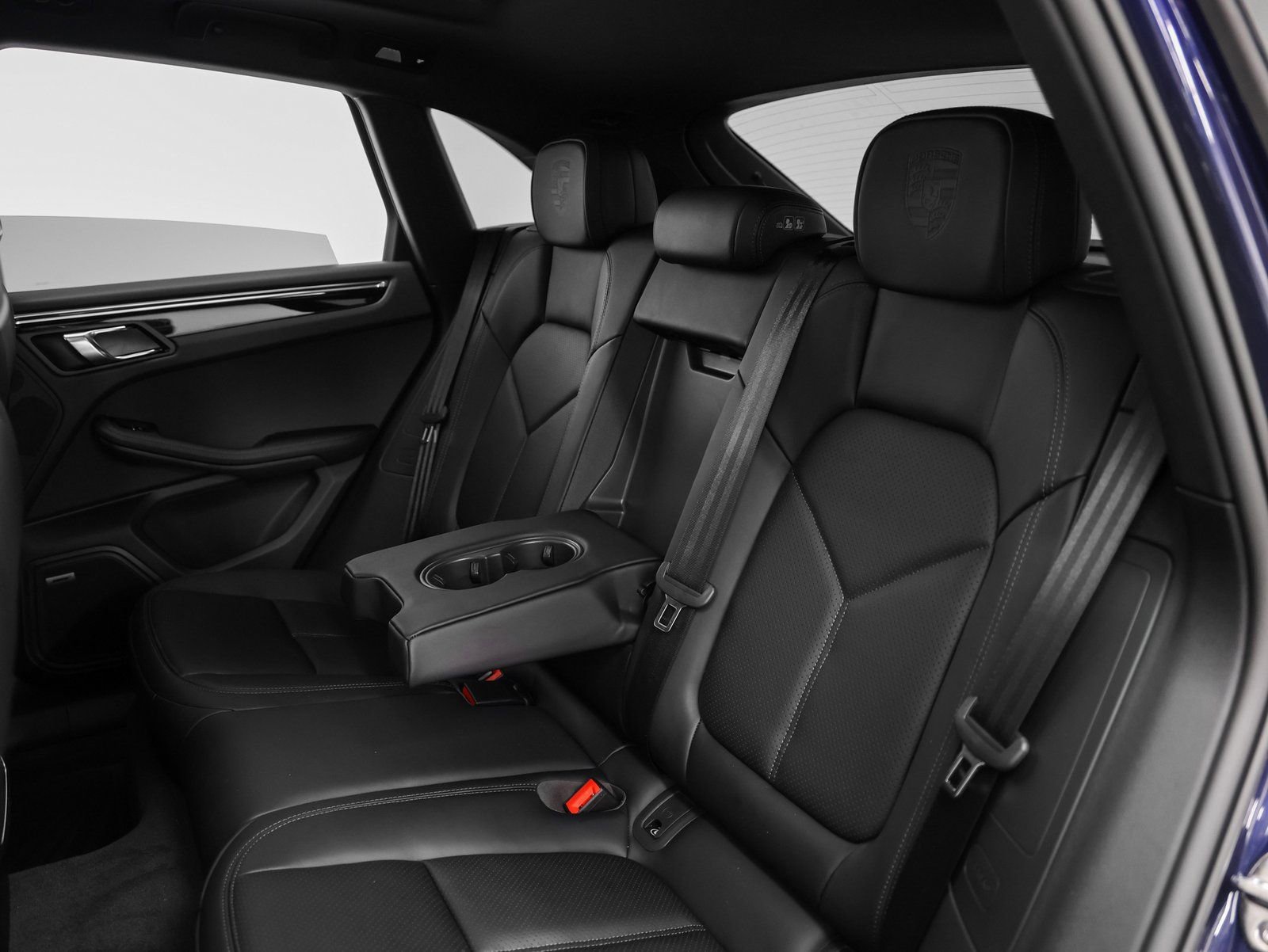 Certified 2025 Porsche Macan image 37