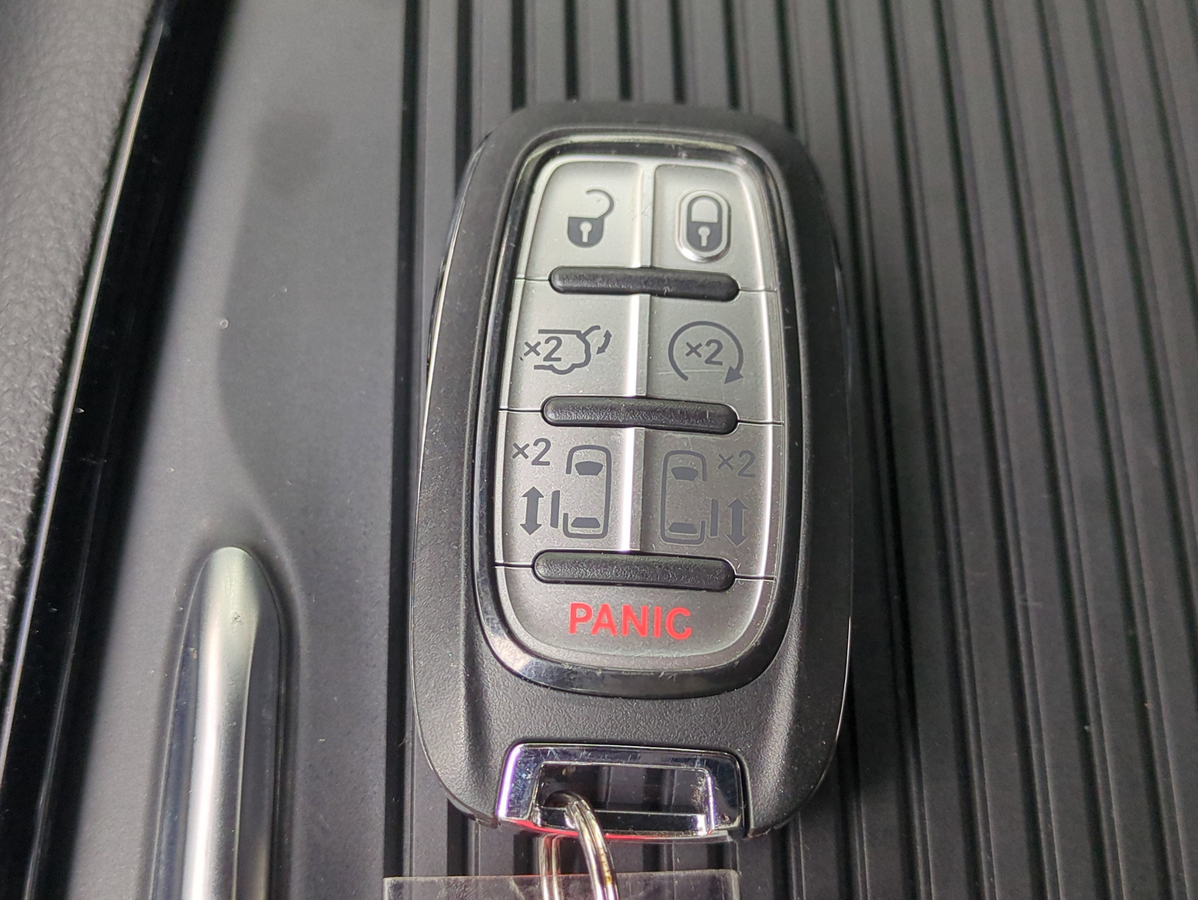 Certified 2023 Chrysler Pacifica Limited w/ Uconnect Theater Family Group image 31