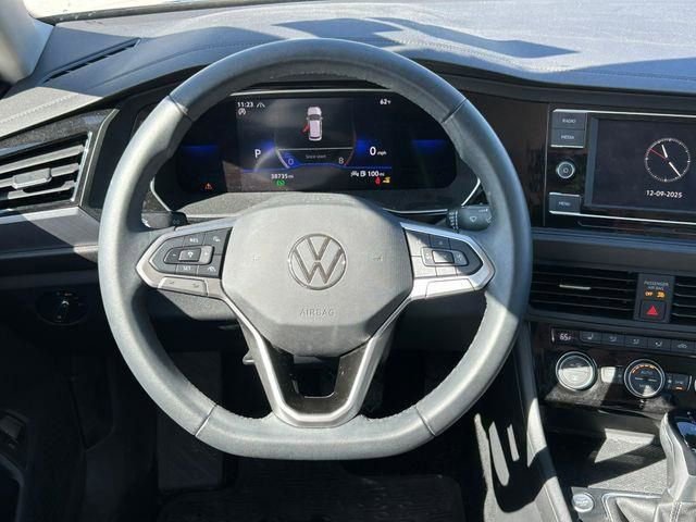 Used 2022 Volkswagen Jetta SE image 22
